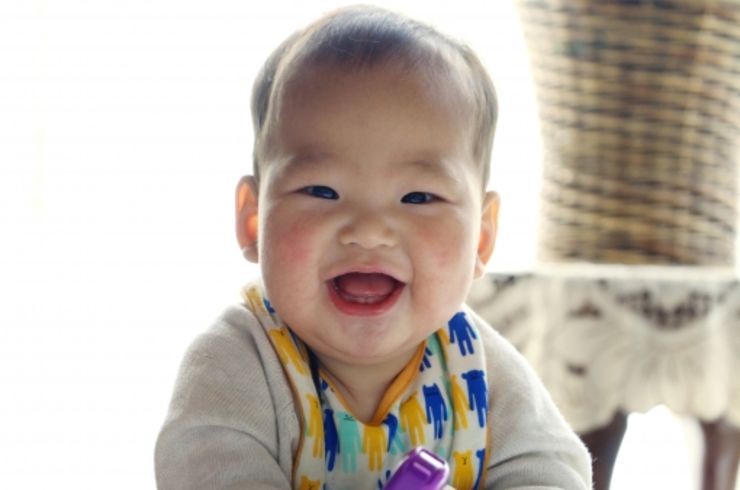 まだ歩けない赤ちゃんも、ママに抱っこされてママと一緒に動くので、ママからリズムや音楽をいっぱい感じることができます。