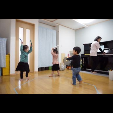 夕方5時からリトミック「5時リト」募集中！